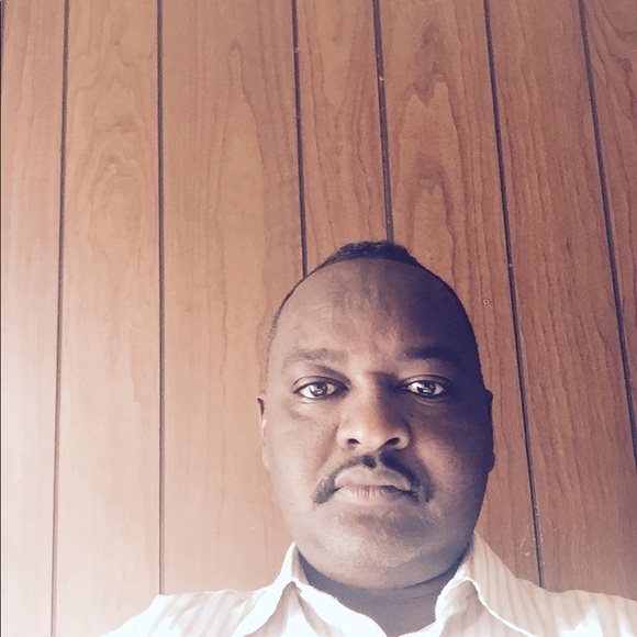 Meet your Posher, Oumar - Picture 1 of 1